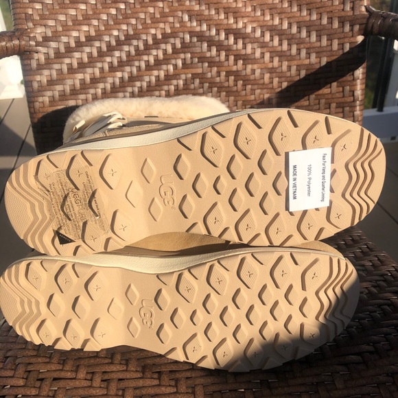 UGG fur boots. Perfect for the winter ❄️ - Picture 4 of 5